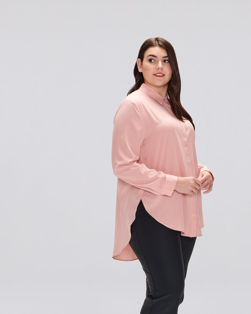 Front of a model wearing a size XXL Orpha Tunic Top in Rose Tan by Cotidié. | dia_product_style_image_id:299334